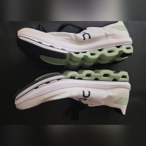 On Running Cloud women's size 10